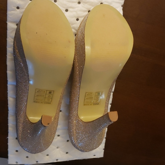 Pumps - Picture 3 of 5